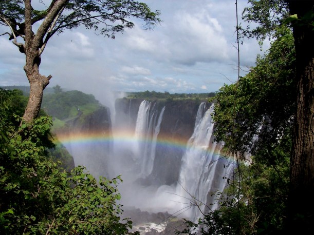 4. Victoria Falls w rainbow, Mosi-oa-Tunya NP, Zambia side